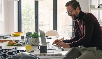 A hibrid és rugalmas munkavégzési modellek hatékonyan segíthetik a dolgozók visszatérését a munkaerőpiacra