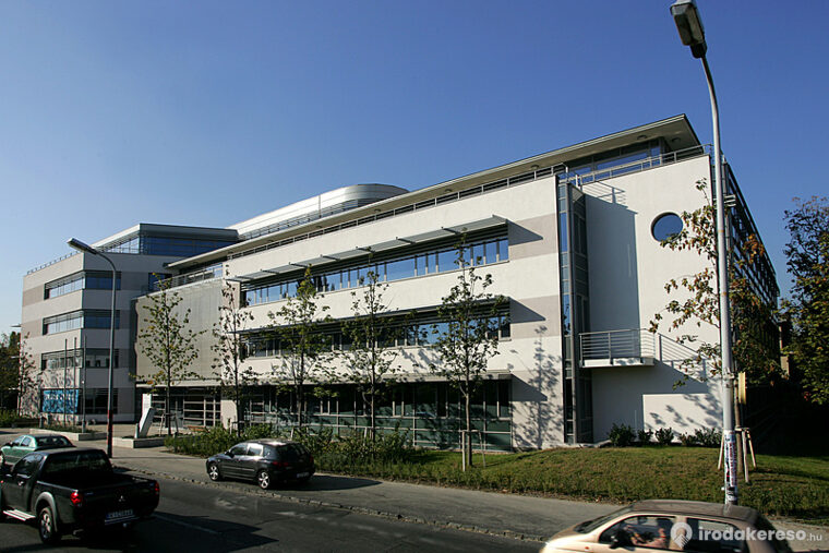 Kiadó iroda Büro Center West